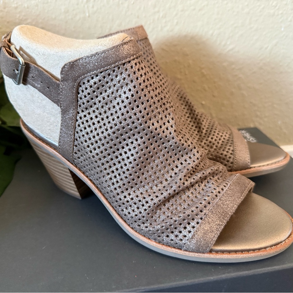 Brand New Sofft Metallic Silver Peep-Toe Sandel-(Size 8)
